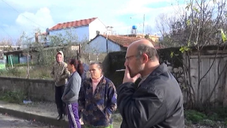 'S'kemi çadra, po flemë në kasolle'! Tërmeti i la pa shtëpi, por s'i le rehat as dora e njeriut, banorët në Dukagjin: Bëjmë roje për bagëtitë(VIDEO)