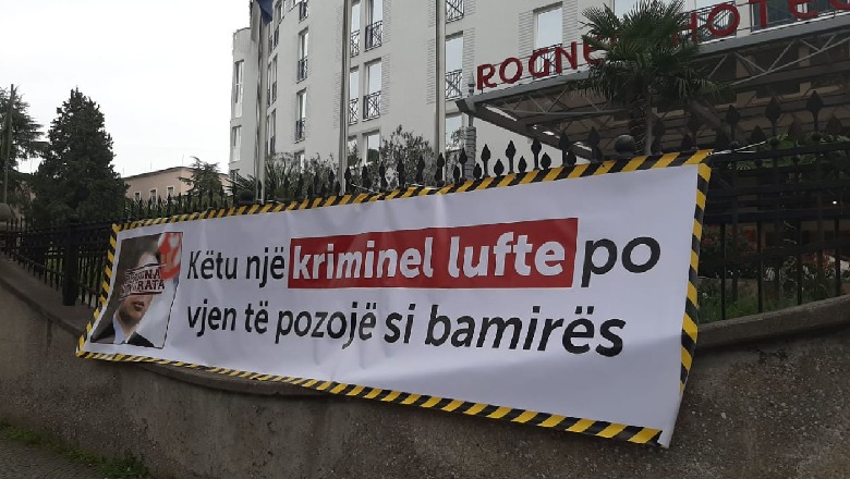 Mini Shengeni/ VV protestë në Tiranë kundër Vuçiç: Një kriminel lufte po vjen të pozojë si bamirës