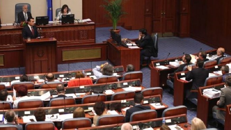 Maqedonia e Veriut, hapet rruga për Qeveri teknike, partitë e mëdha arrijnë marrëveshje për zhbllokim të ligjeve
