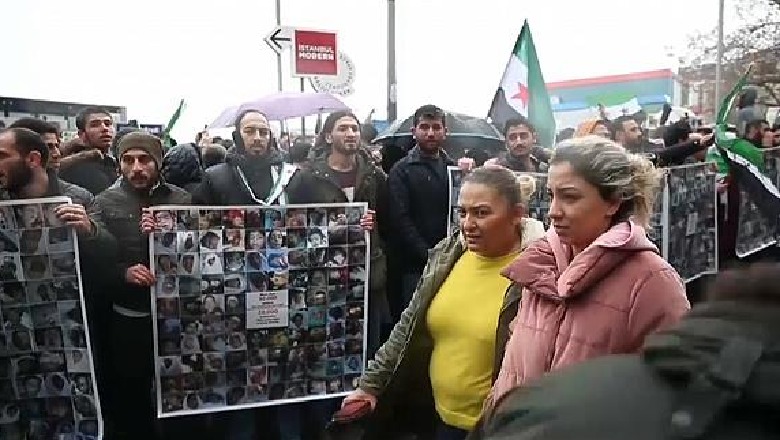 Stamboll, sirianët protestojnë përpara ndërtesës së ambasadës ruse