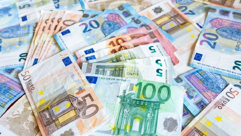 Euro zbret pranë mesatares historike, ja me sa u zhvlerësua këtë vit
