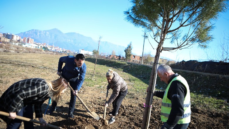 Rinis aksioni për mbjelljen e pemëve, 100 pemë të reja përgjatë Lumit të Tiranës