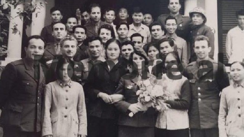 Kur Enver Hoxha dhuronte zift, vajgur dhe aheng për 'vëllezërit vietnamezë' që luftonin kundër amerikanëve