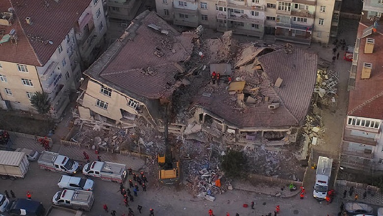 FOTOT/ Pamje tragjike, çfarë la pas tërmeti 6.8 rihter në Turqi