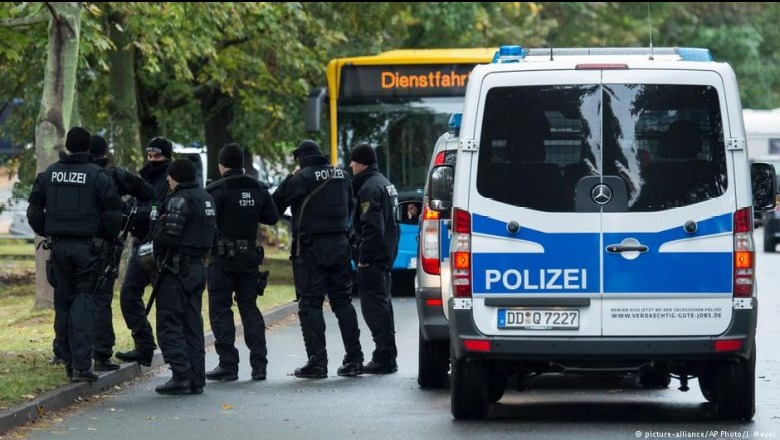 EMRI/ Arrestohet në Gjermani grabitësi i shumëkërkuar në Tiranë, kërcënoi një vajzë të mitur dhe mori bizhuteritë në një banesë