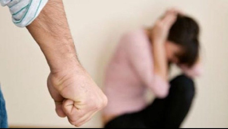 Dhunonte gruan me të cilën po divorcohet dhe kërcënonte djalin e mitur, arrestohet 40-vjeçari nga Lushnja