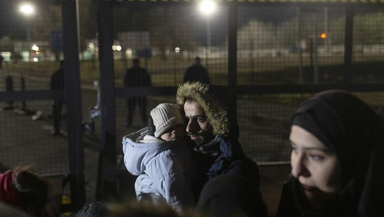 'Hapni kufijtë', 200 000 emigrantë në Ballkan tentojnë të hyjnë në vendet e Bashkimit Europian