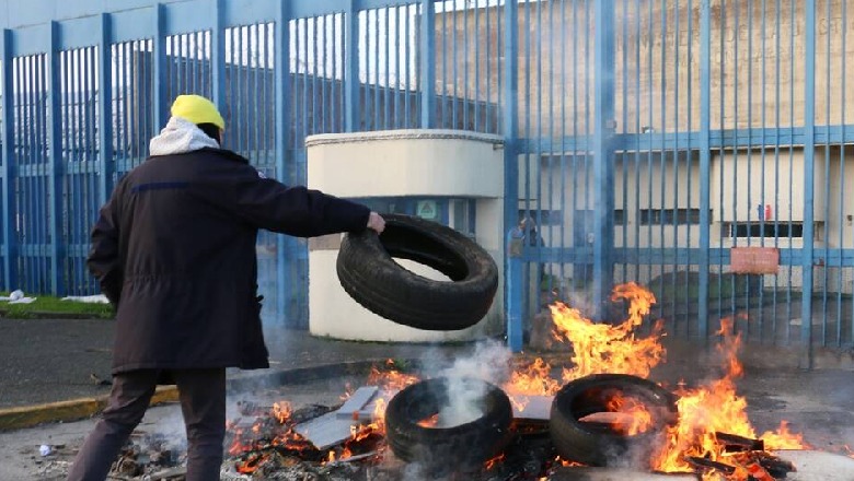 Punonjësit e burgut në Francë, ku u vra shqiptari Mentor Rexha protestojnë për kushtet e këqija