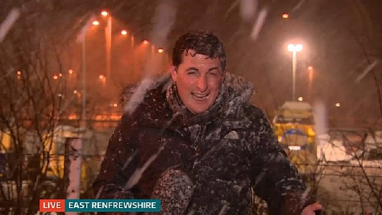 Gazetari 'sfidon' stuhinë 'Ciara', raporton live mes të ftohtit dhe dëborës (VIDEO)
