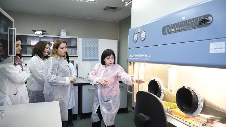 Manastirliu në laboratorin e ISHP: Forcojmë kapacitetet, realizohet analiza e plotë për koronavirusin! Asnjë rast në Shqipëri