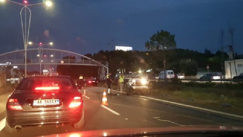 Aksident zinxhir në autostradën Tiranë- Durrës, përplasen tre makina...trafik i rënduar 