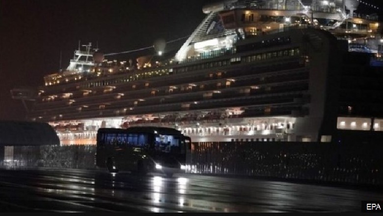 Anija  'Diamond Princess' në Japoni, numri i të prekurve shkon në 355, fillon riatdhesimi i pasagjerëve