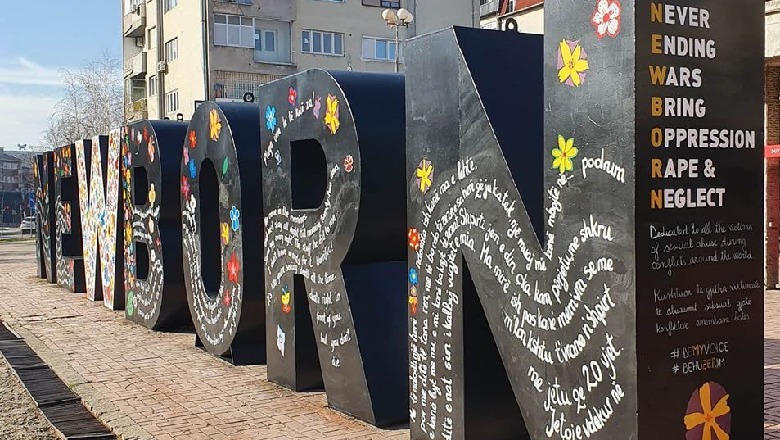'NEWBORN' ndryshon pamje në 12 vjetorin e Pavarësisë së Kosovës