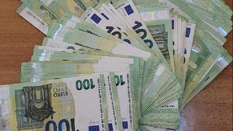 Kapet me mbi 12 mijë euro në Rinas, 20-vjeçarja: Po ikja për 'shopping'! S'e dija që duhet t'i deklaroja