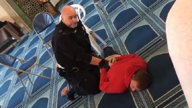 Sulm me thikë në një xhami në Londër, policia ndalon agresorin (VIDEO)