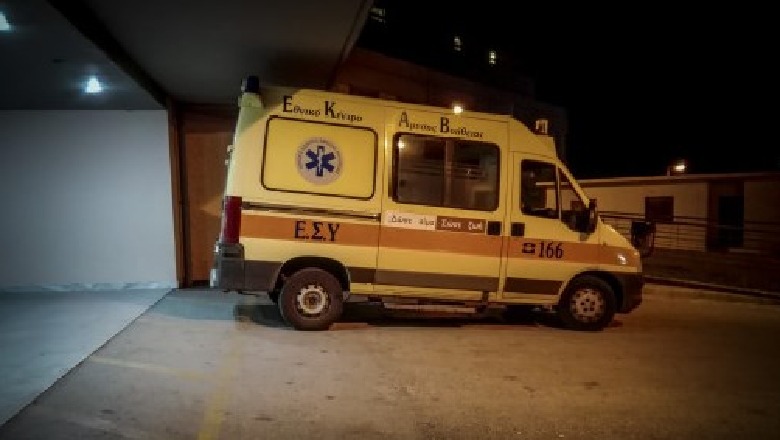 Greqi/ I riu shqiptar plagoset me thikë nga 10 persona në autobus, askush nuk lëviz për ta ndihmuar