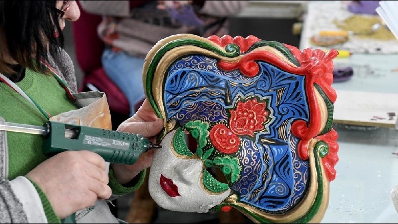 Maskat e karnavaleve të prodhuara në Shqipëri që bëjnë xhiron e botës