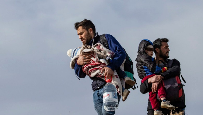 Kriza në Siri, 5 fëmijë të vrarë nga bombat në Idlib. Mbi 100 mijë refugjatë midis Greqisë dhe Turqisë