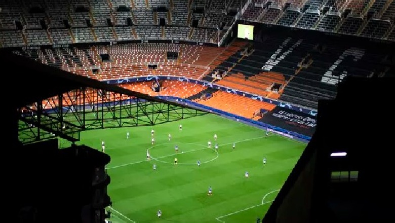 Koronavirusi/ Tifozi 'thyen' urdhrin! I vetmi në stadium në ndeshjen Valencia- Atalanta me dyer të mbyllura 