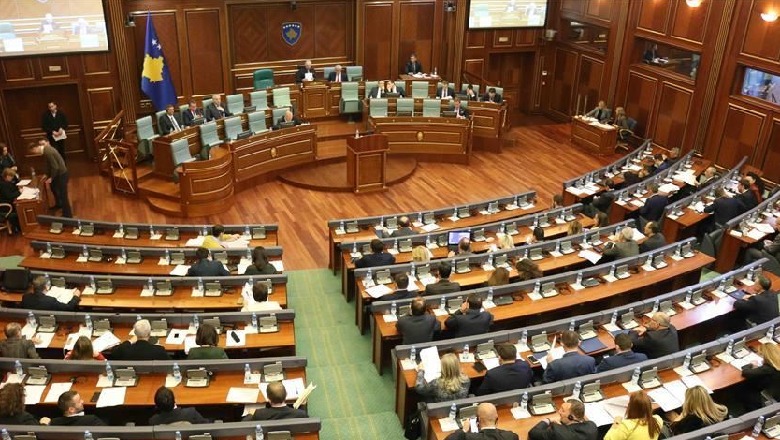 Kuvendi i Kosovës/ Mocion mosbesimi ndaj qeverisë së pas shkarkimit të ministrit të Brendshëm. Albin Kurti: U tentua grusht shteti
