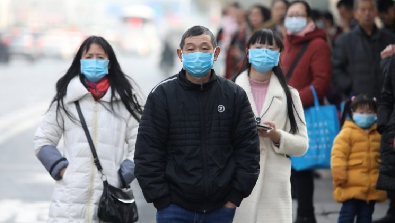 Koronavirusi-Kinë, banorët e Hubei të privuar nga lëvizja e lirë, Irani me 2400 viktima