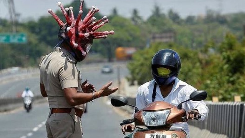 Kokore në formën e koronavirusit...mënyra më origjinale e policit indian për bindur qytetarët të rrinë në shtëpi