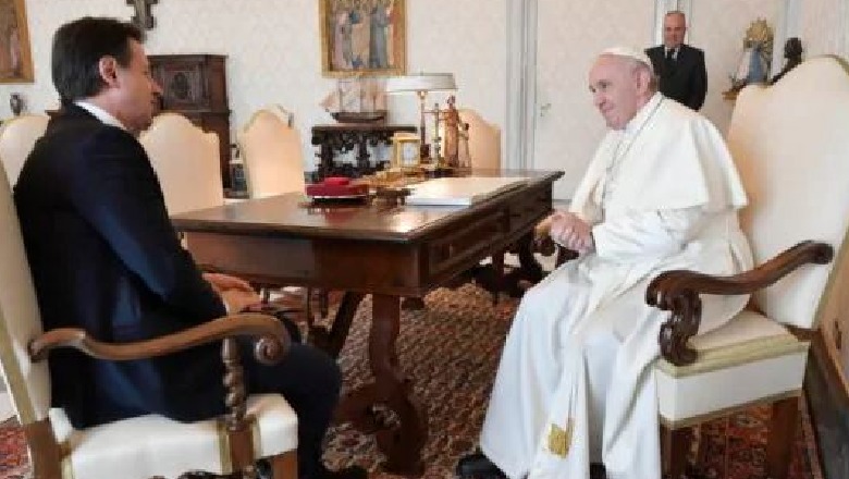 Koronavirusi, Papa Françesku kokë më kokë në Vatikan me kryeministrin italian Conte