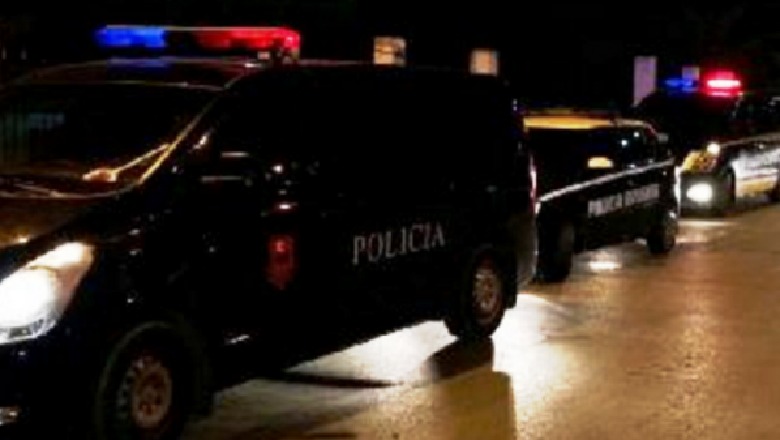 Aksident tragjik në Tiranë/ Makina përplaset me bordurat anësore, humb jetën një person