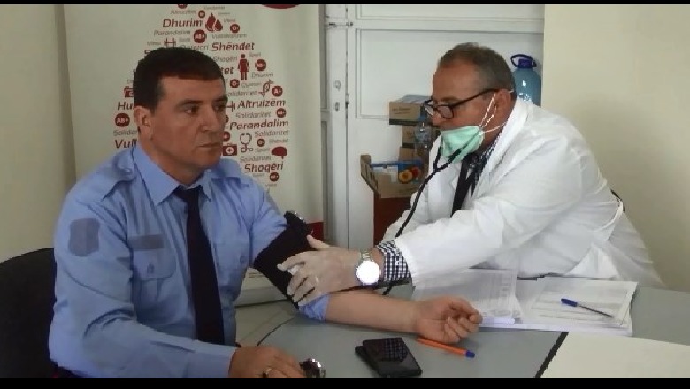 Drejtuesit e Policisë së Shtetit dhurojnë gjak për fëmijët talasemikë (VIDEO)