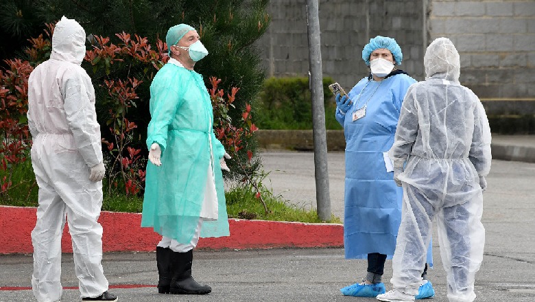 38 mjekë të prekur në COVID-19 në Tiranë! Bino: Gjysma janë shëruar...të infektuar edhe personel më Korçë, Durrës e Lushnje