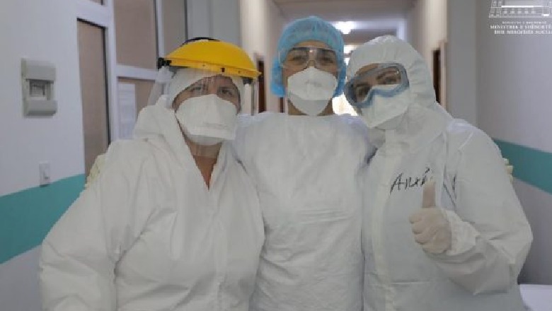 Shkon në 28 numri i bluzave të bardha të shëruar nga COVID-19/ Fiton betejën me koronavirusin dhe një infermiere në Tiranë 