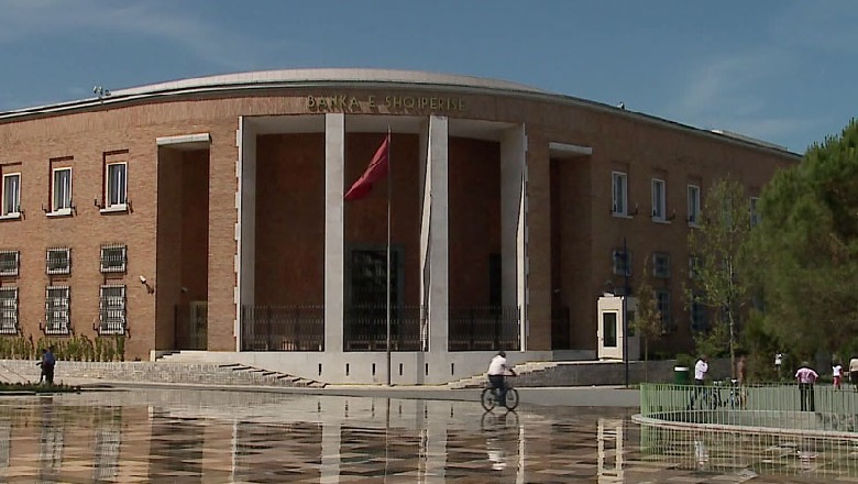 Banka e Shqipërisë pezullon shpërndarjen e fitimit bankar! Ul 50% edhe pagat e drejtorëve dhe administratorëve të saj