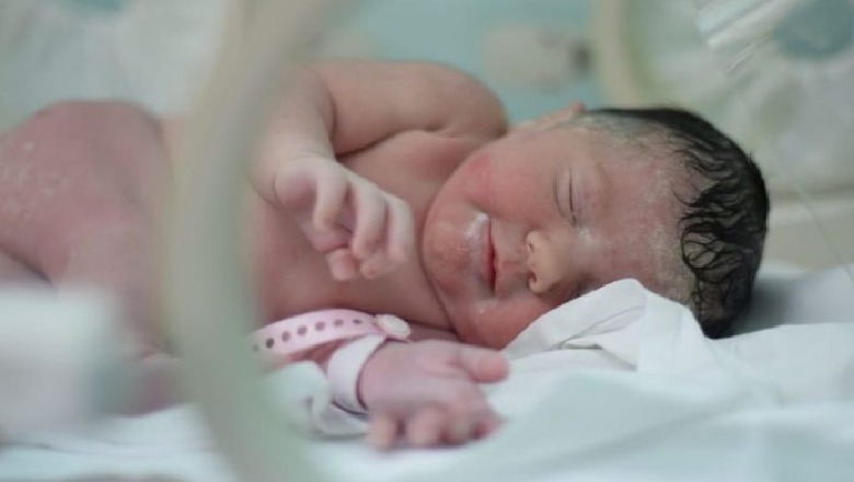 34 bebe vijnë në jetë në 24 orët e fundit në Tiranë mes epidemisë së Covid-19/ Në gjithë vendin lindën 1470 fëmijë