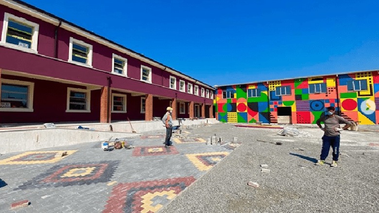COVID-19 nuk ndalon punën për ndërtimin e shkollave në Lushnje dhe Divjakë, Braçe: Do t’i bëjmë sipas projektit