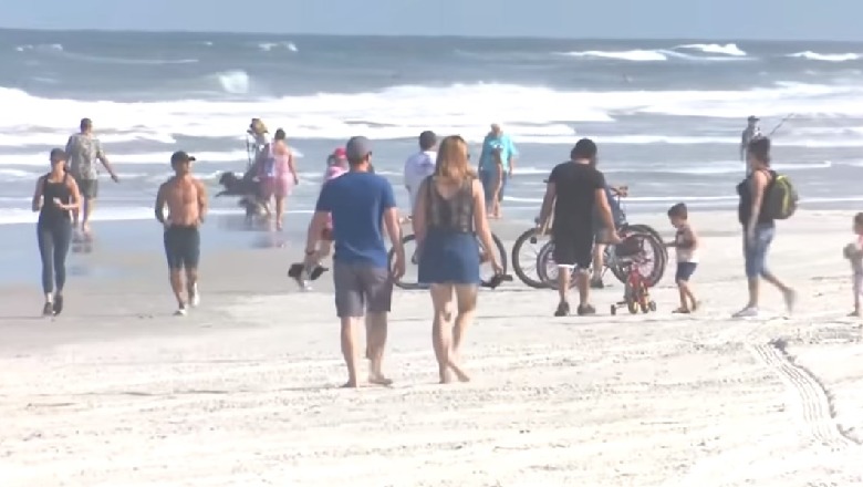  Koronavirusi/ Në Florida rihapen plazhet! Njerëzit dynden në bregdet shpërfillin masat (VIDEO)