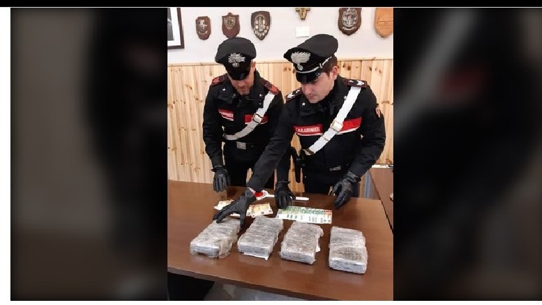 Arrestohet 42-vjeçari shqiptar në Itali, transportonte 4 kile kokainë, në shtëpi I gjejnë dhe 40 mijë euro