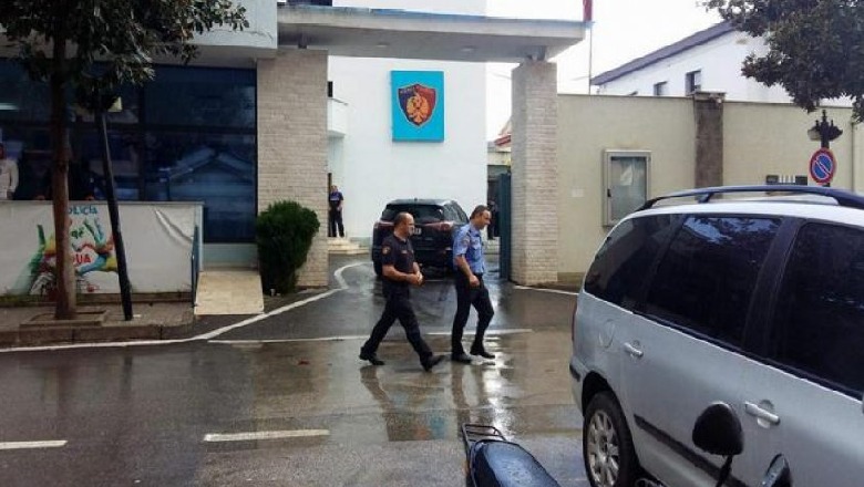 Dhunë ndaj nënës dhe plagosje me thikë e bashkëjetueses, prangosen dy persona në Elbasan