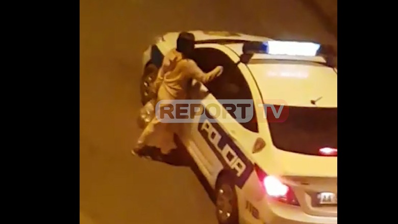 Polici në shërbim nuk përmbahet, skena të turpshme me vajzën në mes të rrugës (VIDEO)