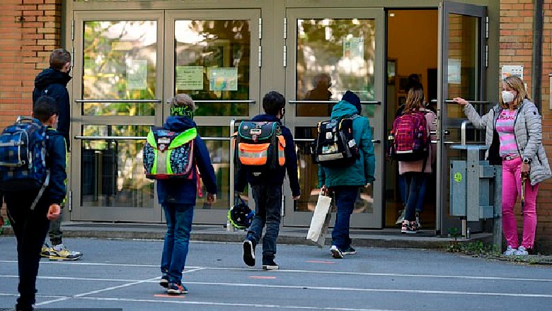 Covid, fëmijët gjermanë u rikthyen sot në shkolla pas më shumë se dy muaj për shkak të pandemisë (FOTO)