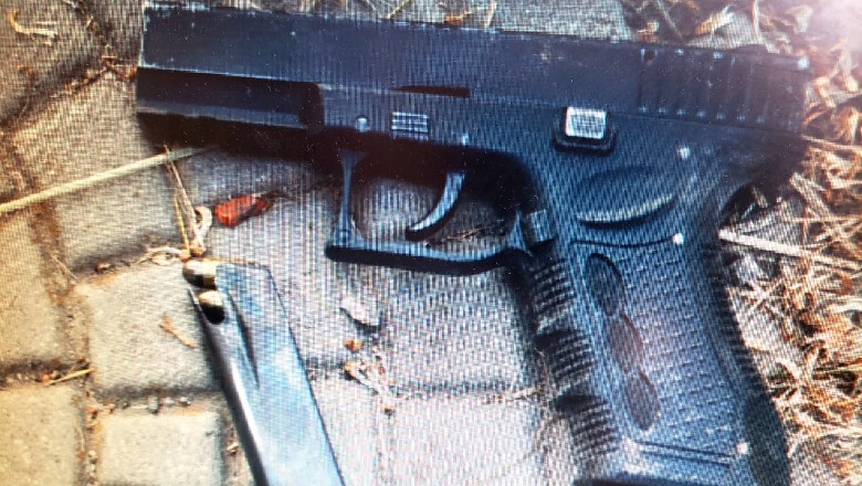 Në ndjekje nga policia, i riu me 'Touareg' në Korçë hedh pistoletën në koshin e plehrave