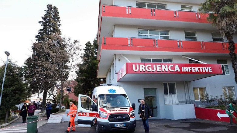 Doli nga spitali infektiv pasi u përmirësua, 68-vjeçari me COVID vdes rrugës për në Gjirokastër
