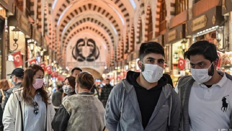 Turqia detyron mbajtjen e maskave pas rritjes së rasteve me COVID-19
