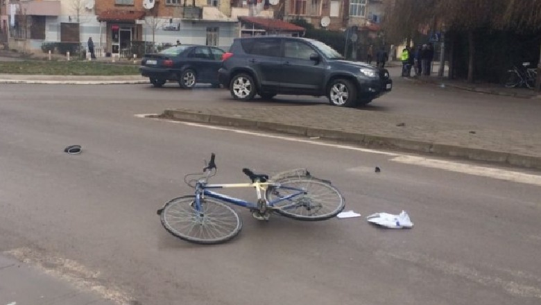 Makina aksidenton 10-vjeçarin me biçikletë në Kamëz