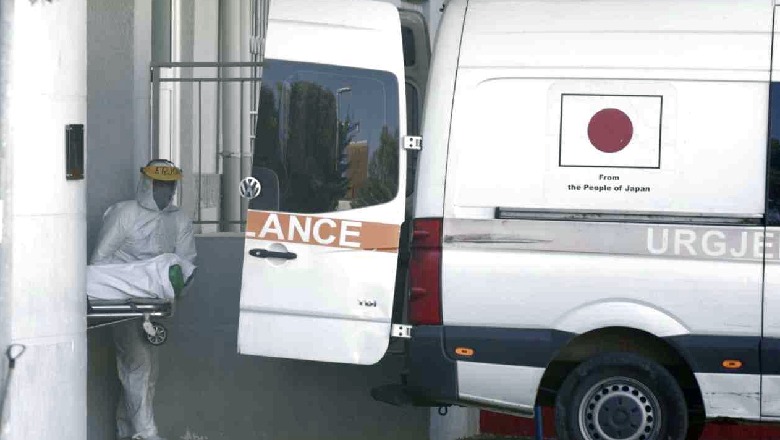 Report Tv sjell foto nga Infektivi, ambulanca transporton trupin e njërit prej viktimave
