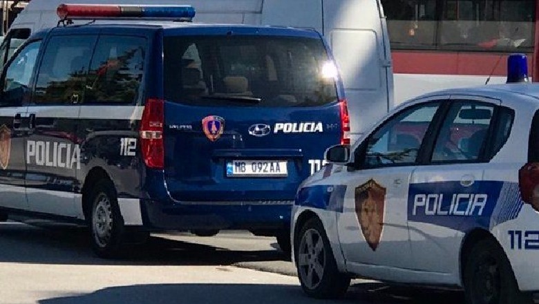 Me drogë me vete dhe kundështoi policinë, arrestohet një 27-vjeçar në Tiranë. Në pranga edhe një 25-vjeçare, kanosi për pasurinë një 54 vjeçar