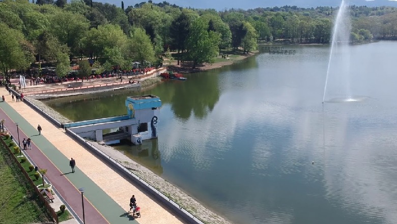 Hyri të lahej në Liqenin Artificial, shpëtohet nga mbytja 65-vjeçari në Tiranë