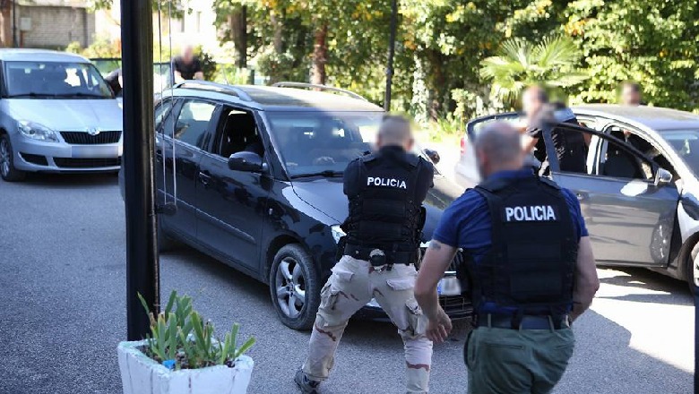 Iu gjetën drogë në lokal dhe makinë, arrestohen dy vëllezërit në Tiranë