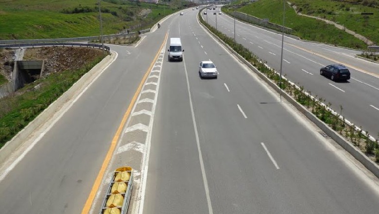 Alarm fals! 'Një automjet ka marrë flakë!', zjarrfikësit mbërrijnë në tunelin Elbasan-Tiranë, por nuk gjejnë asgjë