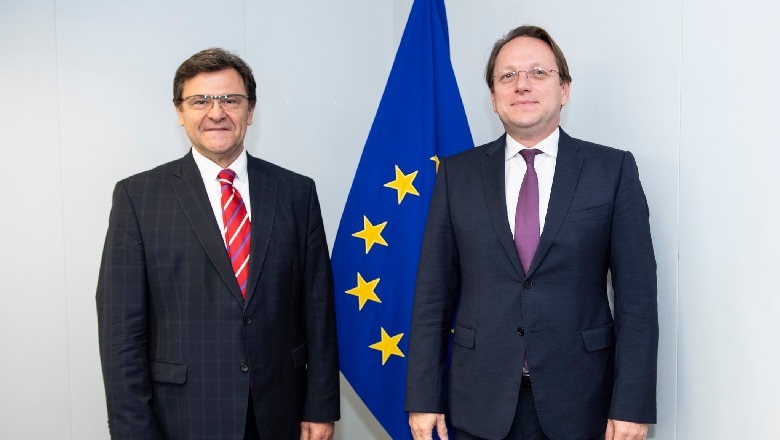 Komisioneri për zgjerimin europian takim me Zef Mazin: Diskutuam për hapin tjetër të anëtarësimit në BE