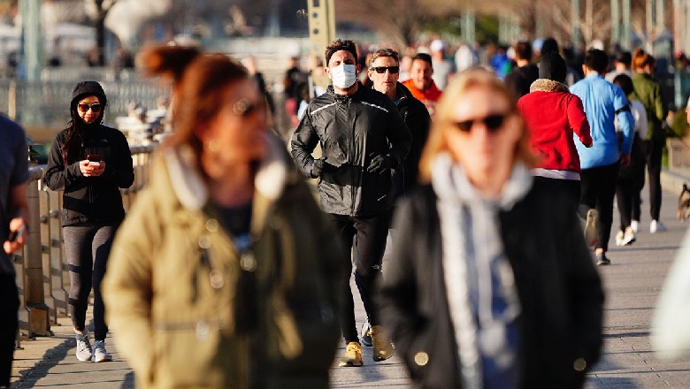 Covid/SHBA, më shumë se 25 shtete bëjnë të detyrueshme mbajtjen e maskës